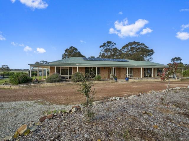 Cottage for sale in Bailieston, Victoria