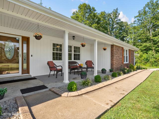 House for sale in Mount Washington, Bullitt County