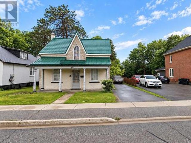 House for sale in Barrie, Central Ontario