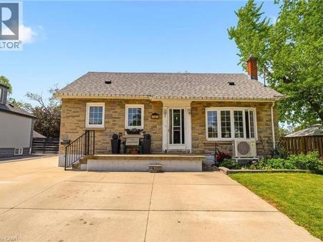 House for sale in Ancaster, Ontario