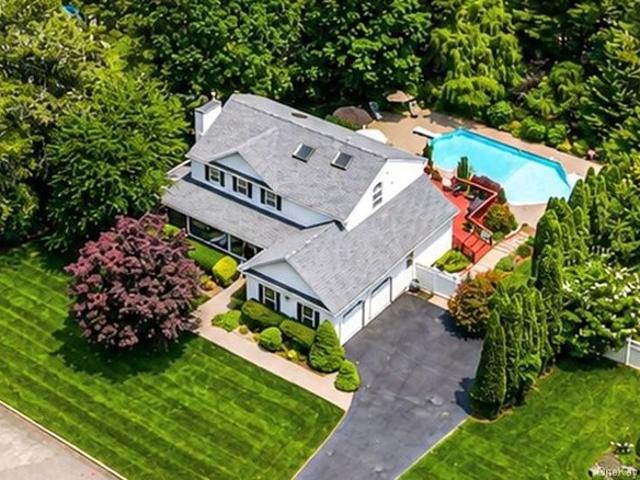 House for sale in Miller Place, New York