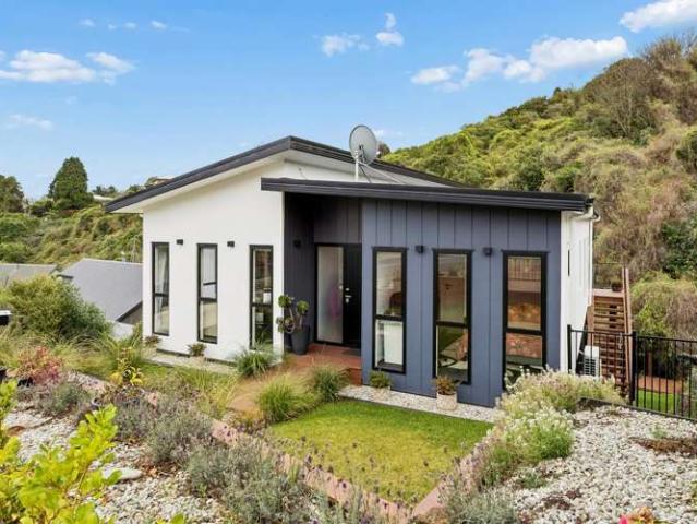 House for sale in Otakou