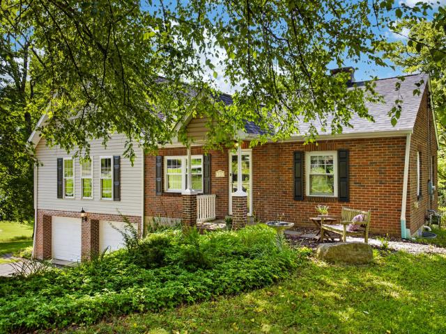 House for sale in Bradfordwoods, Pennsylvania