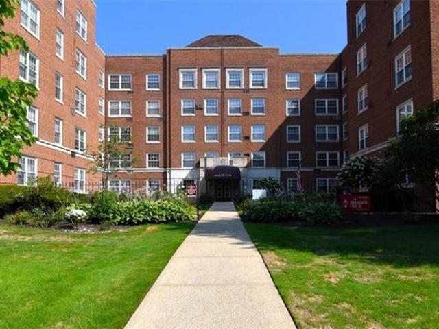 Condo for sale in Shaker Heights, Ohio