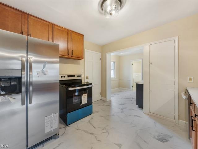House for sale in Sussex, Shaker Heights