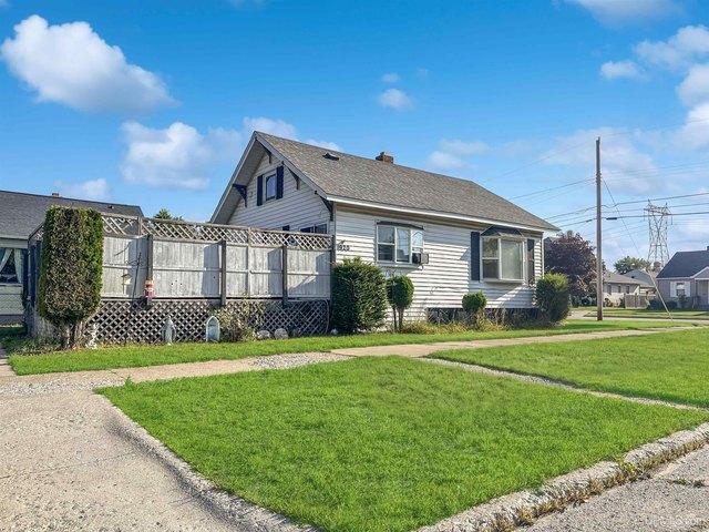 House for sale in Escanaba, Delta County