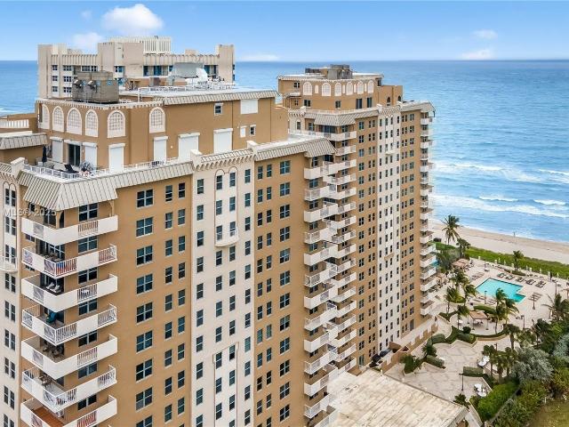 Condo for rent in Hallandale