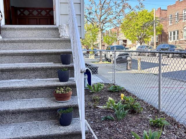 House for sale in The Bronx, Arverne