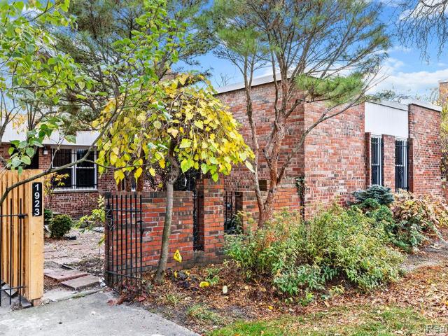 Condo for sale in Detroit