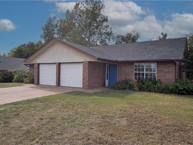House for sale in Rogers, Benton County