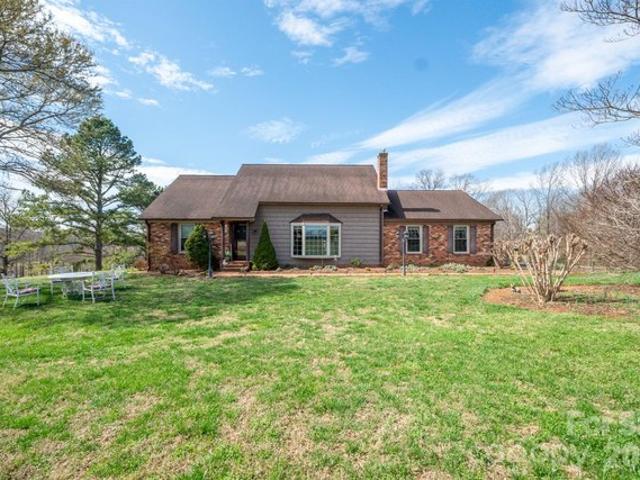 House for sale in Hamptonville, North Carolina