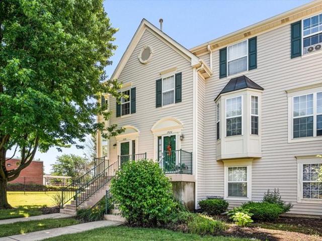 Townhouse for sale in Montgomery, Illinois