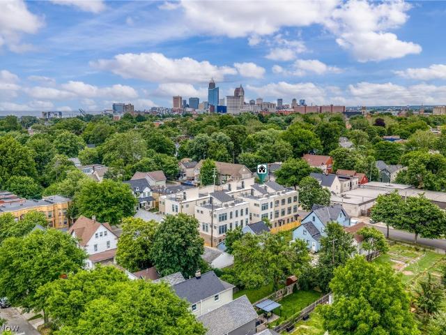 Townhouse for sale in Detroit - Shoreway, Cleveland