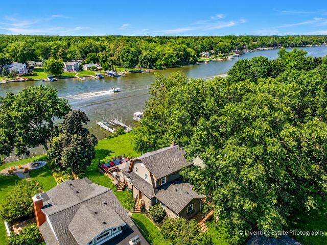 House for sale in Mchenry, Illinois