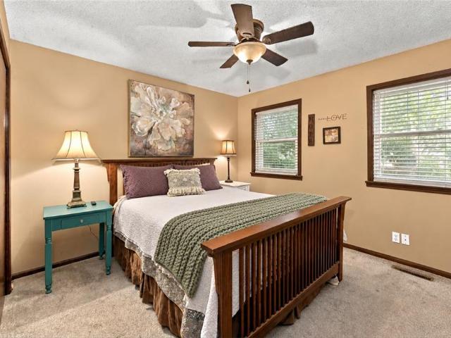 House for sale in Pine Ridge, Lee's Summit