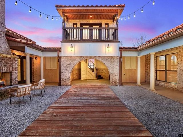 House for sale in Henderson, Texas