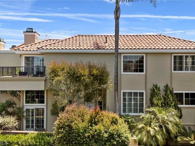 Townhouse for sale in Huntington Beach, California