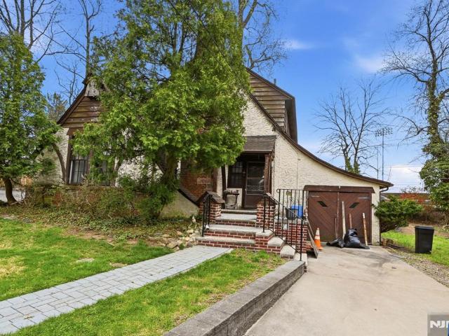 House for sale in Teaneck, New Jersey