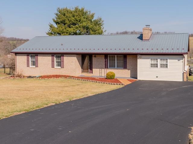 House for sale in Farmers Store, Max Meadows