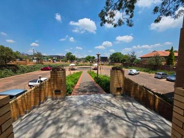 Commercial for rent in Faerie Glen, Gauteng
