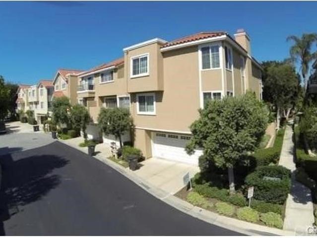 Townhouse for rent in Huntington Beach, California