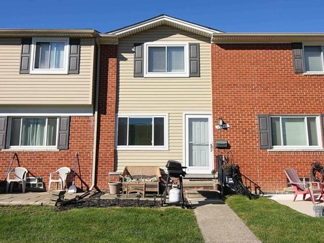 Townhouse for sale in Clinton Township, Michigan