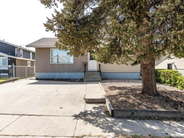 House for sale in Medicine Hat, Alberta