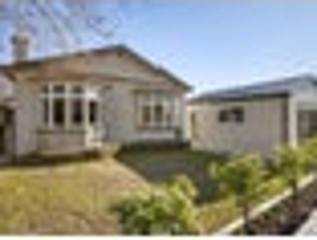 House for sale in Otakou