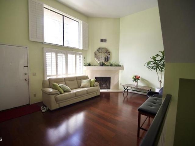 Townhouse for sale in Duarte, California