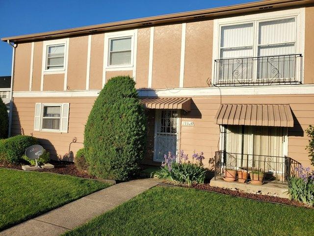 Condo for sale in Country Club Hills, Illinois