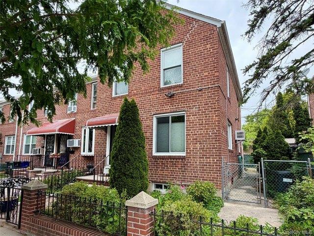 House for sale in Queens, Arverne