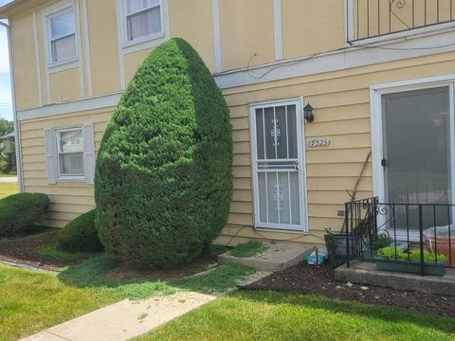 Townhouse for sale in Country Club Hills, Illinois