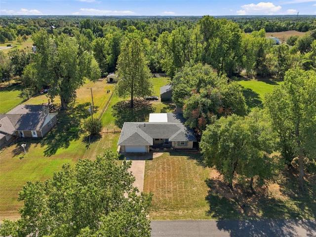 House for sale in Mustang, Canadian County