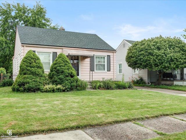 House for sale in Harper Woods