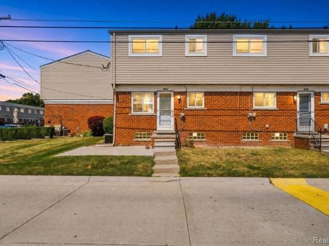 Townhouse for sale in Clinton Township, Michigan
