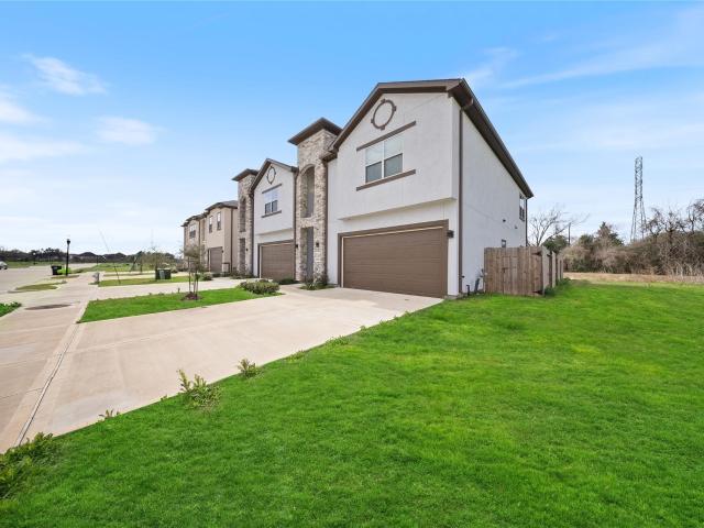 Townhouse for sale in Missouri City, Texas