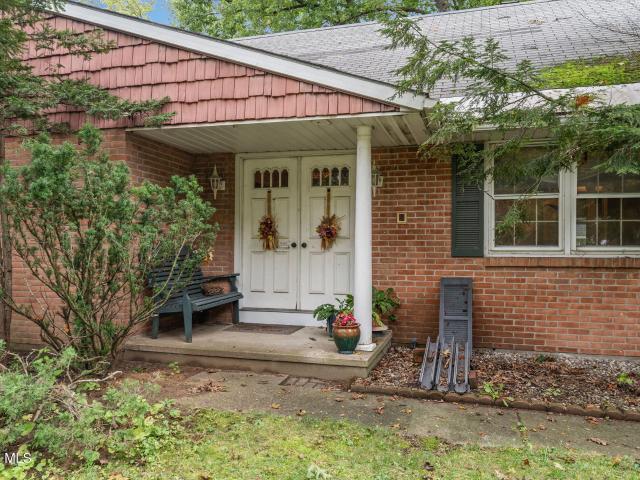 House for sale in Hexam Gardens, Town of Niskayuna