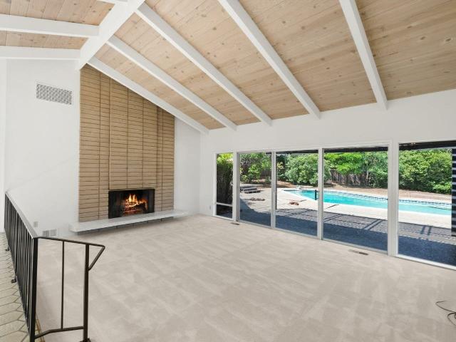 House for sale in Saratoga