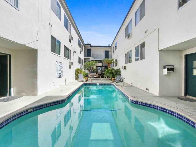 Apartment for rent in Canoga Park, California