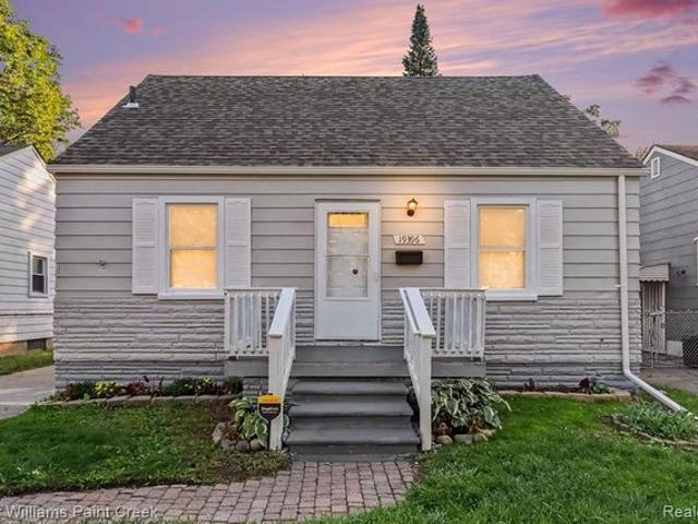House for sale in Harper Woods, Wayne County
