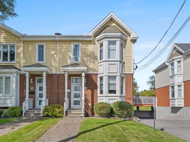 House for sale in Beaconsfield, Montréal (région administrative)
