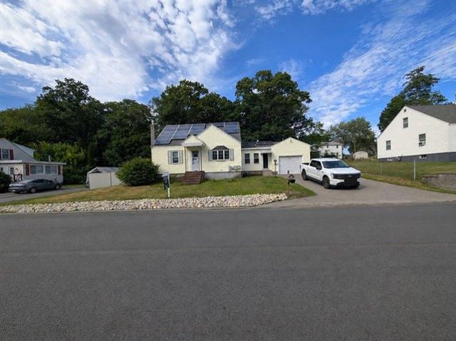 House for sale in Dracut, Massachusetts