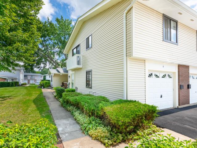 Condo for sale in Bloomingdale, Illinois