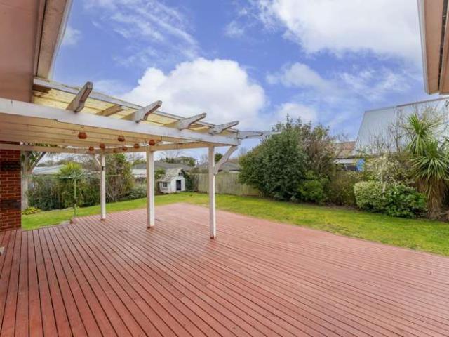 House for sale in Chaslands, Canterbury