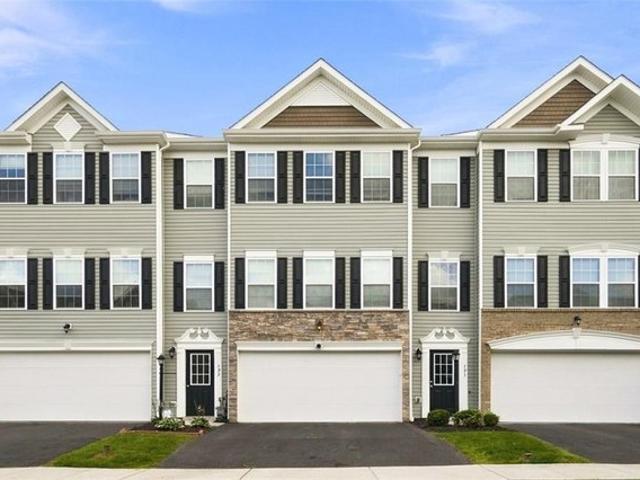 Townhouse for sale in Coraopolis, Pennsylvania