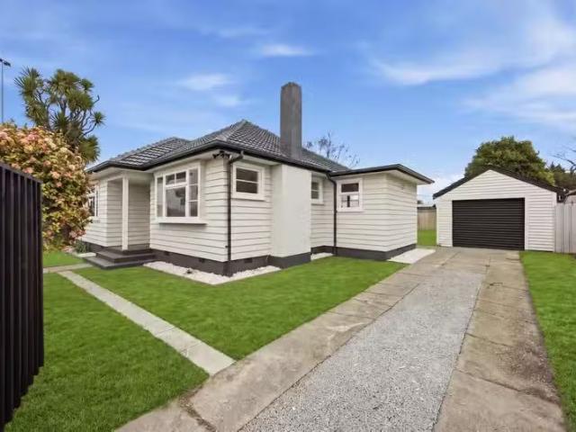 House for sale in Chaslands, Canterbury