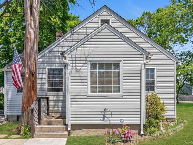 House for sale in Babylon, New York