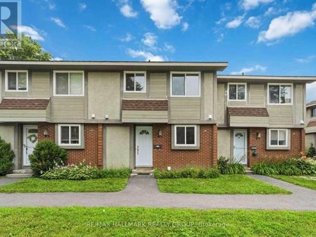 Townhouse for sale in Kanata South, Ottawa