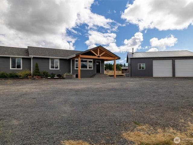 House for sale in Winlock, Washington