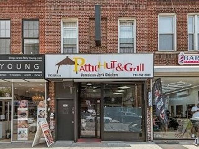 Townhouse for sale in Arverne, New York